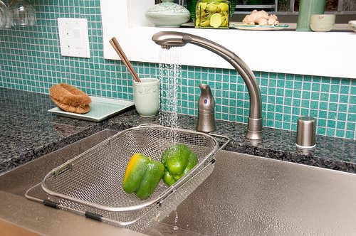Fast and Easy Kitchen Faucet Replacement – Even If You’re Not a Professional Contractor